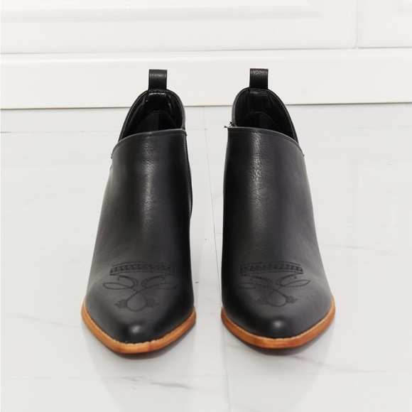 MMShoes Trust Yourself Embroidered Crossover Cowboy Bootie in Black - Picture 4 of 6
